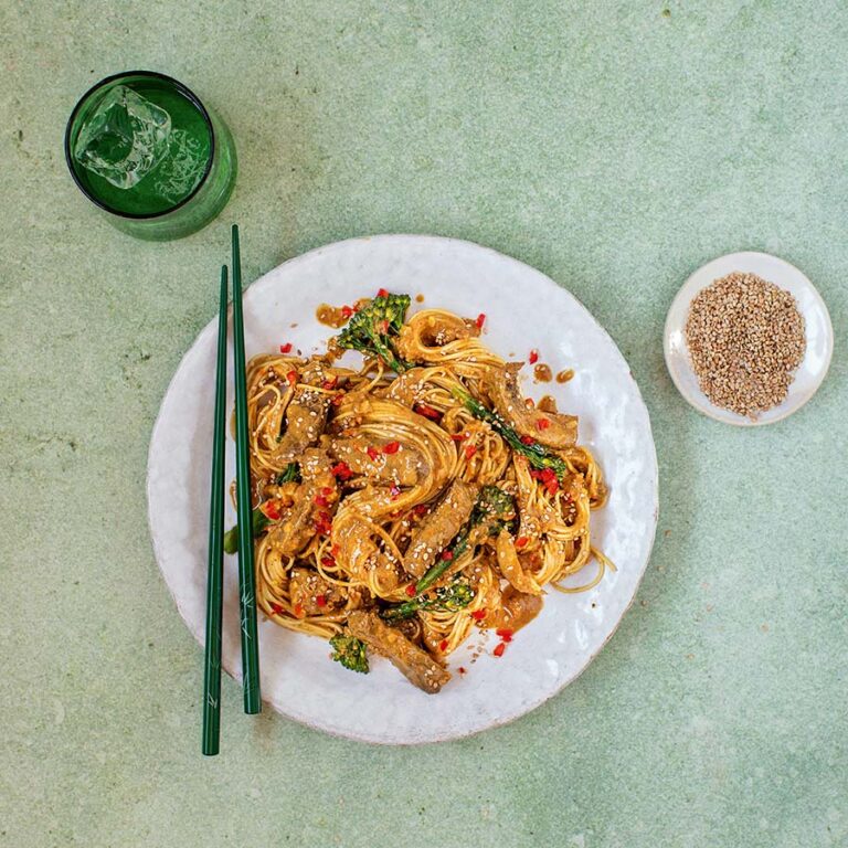 Slow Cooker Beef Noodles With Peanut Sauce