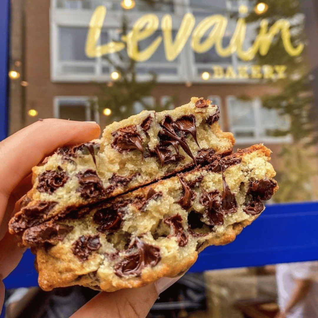 best places to eat in new york city (Levain Bakery NYC)