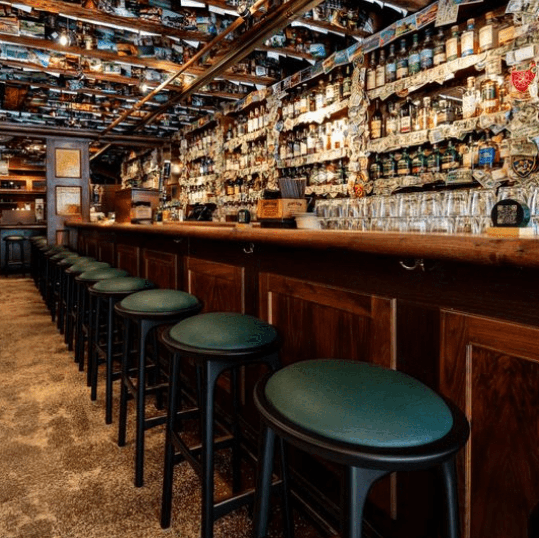 best places to eat in new york city (the dead rabbit nyc)