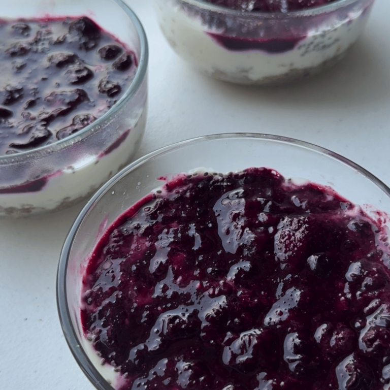 Blueberry ‘Cheesecake’ Breakfast Pots